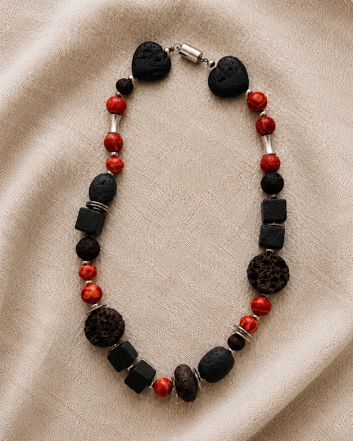 Statement-Kette in Schwarz und Rot