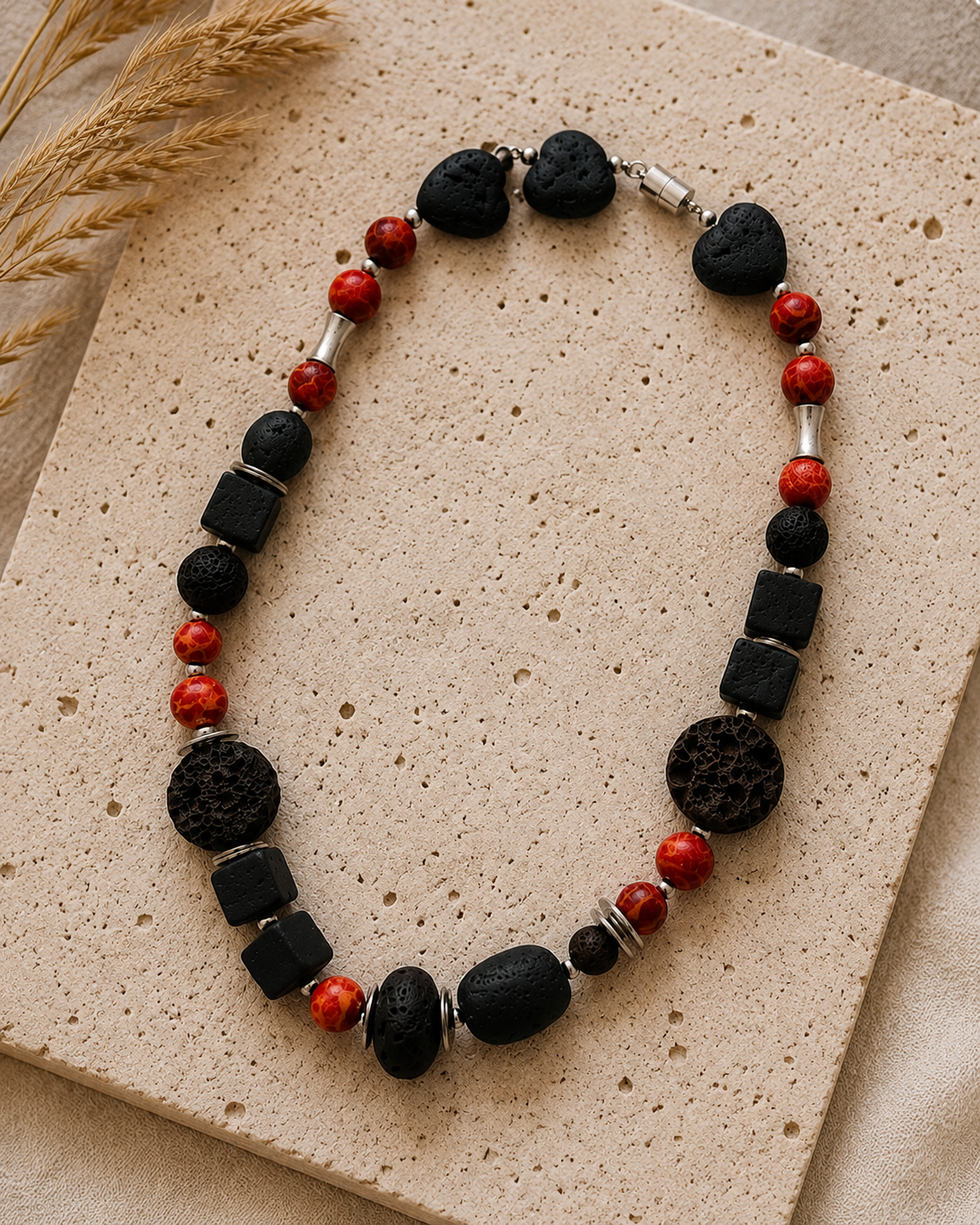 Statement-Kette in Schwarz und Rot