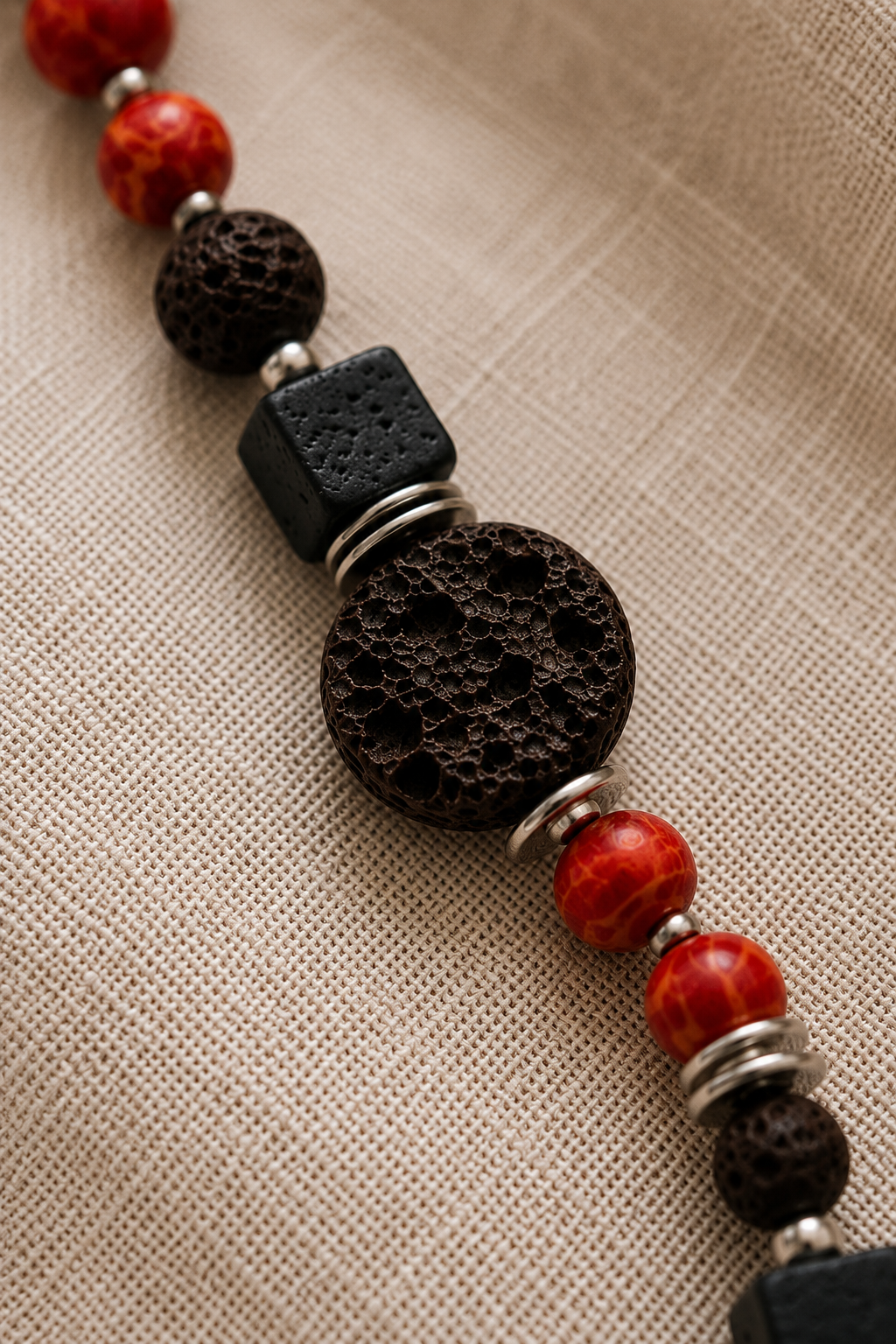 Statement-Kette in Schwarz und Rot