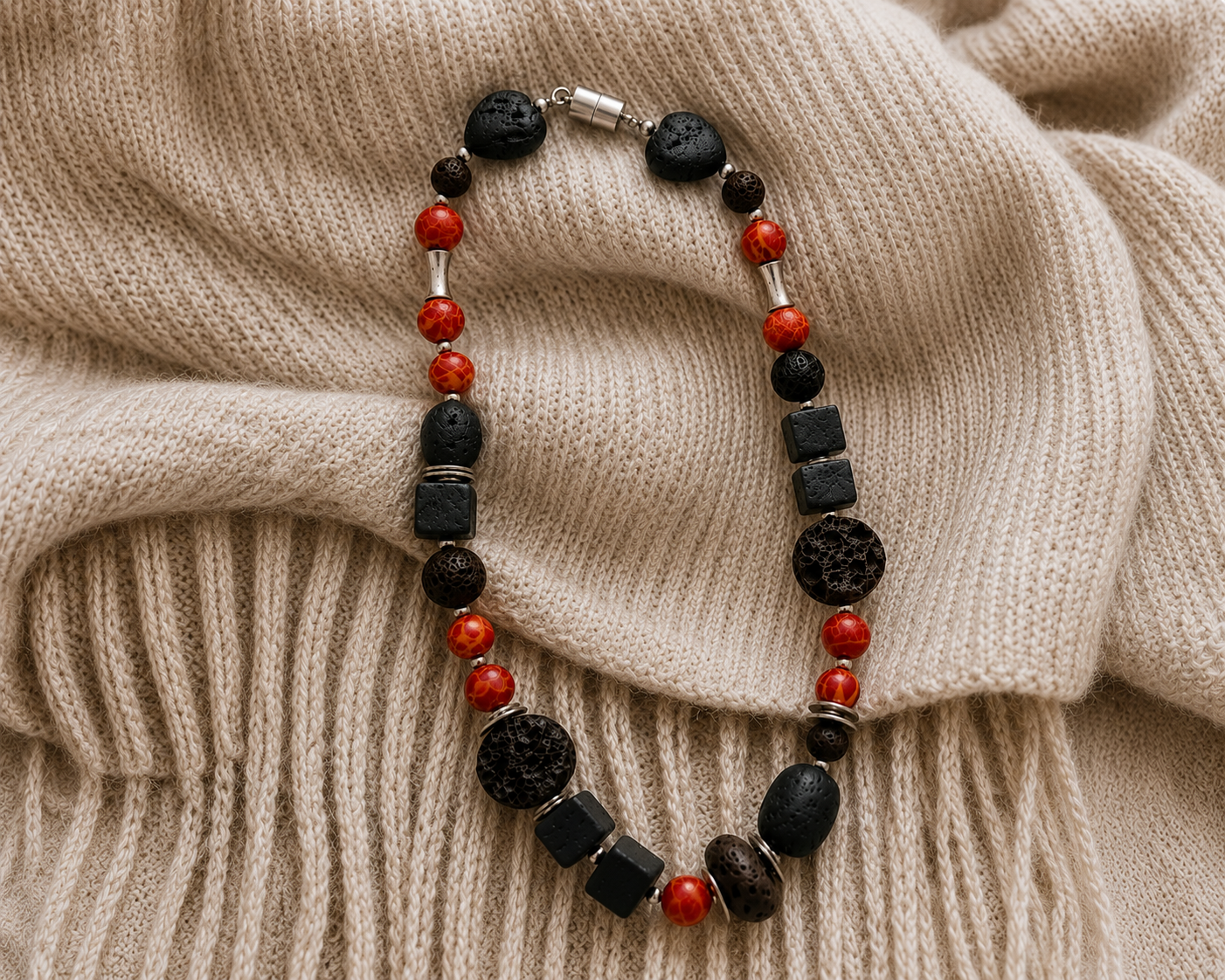 Statement-Kette in Schwarz und Rot
